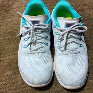 Nike Free RN women's 10 light grey/seafoam